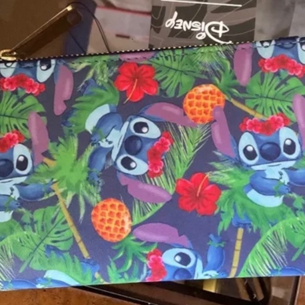 LOUNGEFLY LIMITED 600 PCS STITCH WALLET  NWT RARE